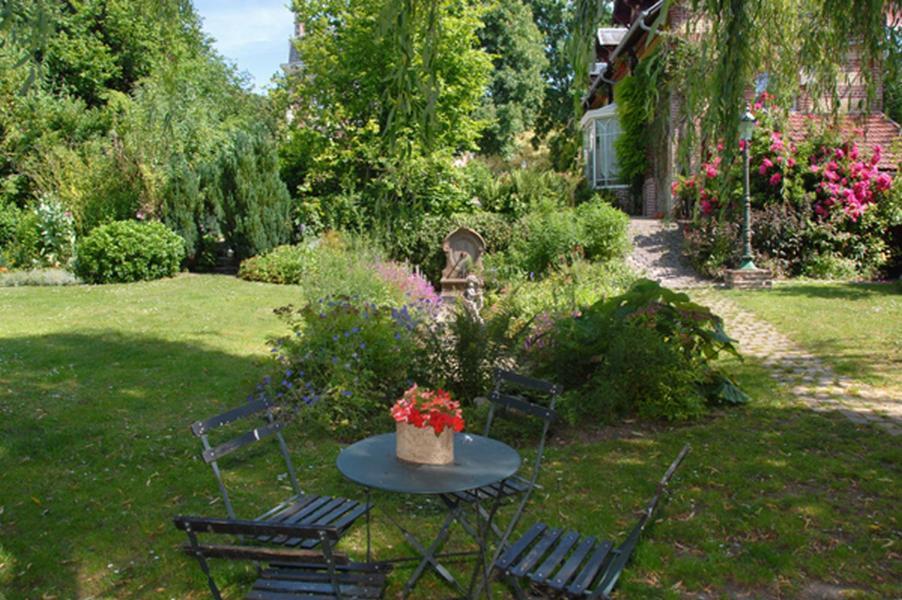 Le Domaine Des Pres Du Hom Bed and Breakfast Bézu-Saint-Éloi Εξωτερικό φωτογραφία